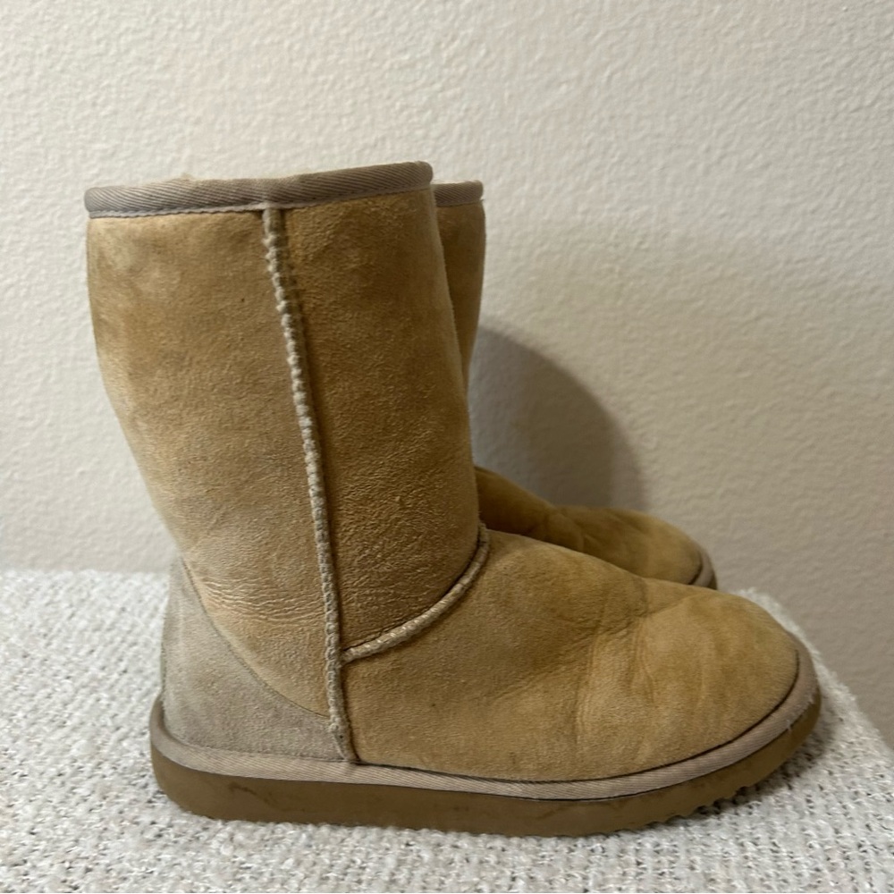 UGG Classic Short Boot - Picture 2 of 8